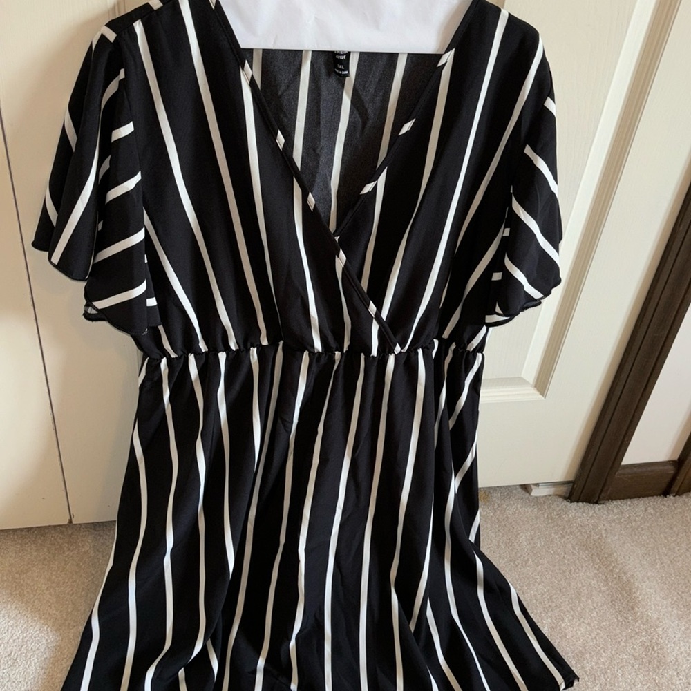 NWOT black and white striped dress SHEIN size 1XL